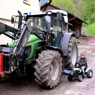 Klein gegen Groß